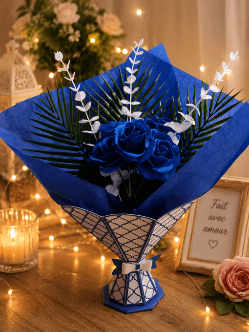 Bouquet de Rose Bleu artificiel avec son vase personnalisé. Fait main-