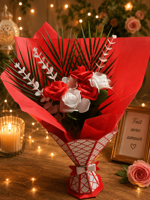 Bouquet de Rose rouge/blanc artificiel avec son vase personnalisé. Fait main-